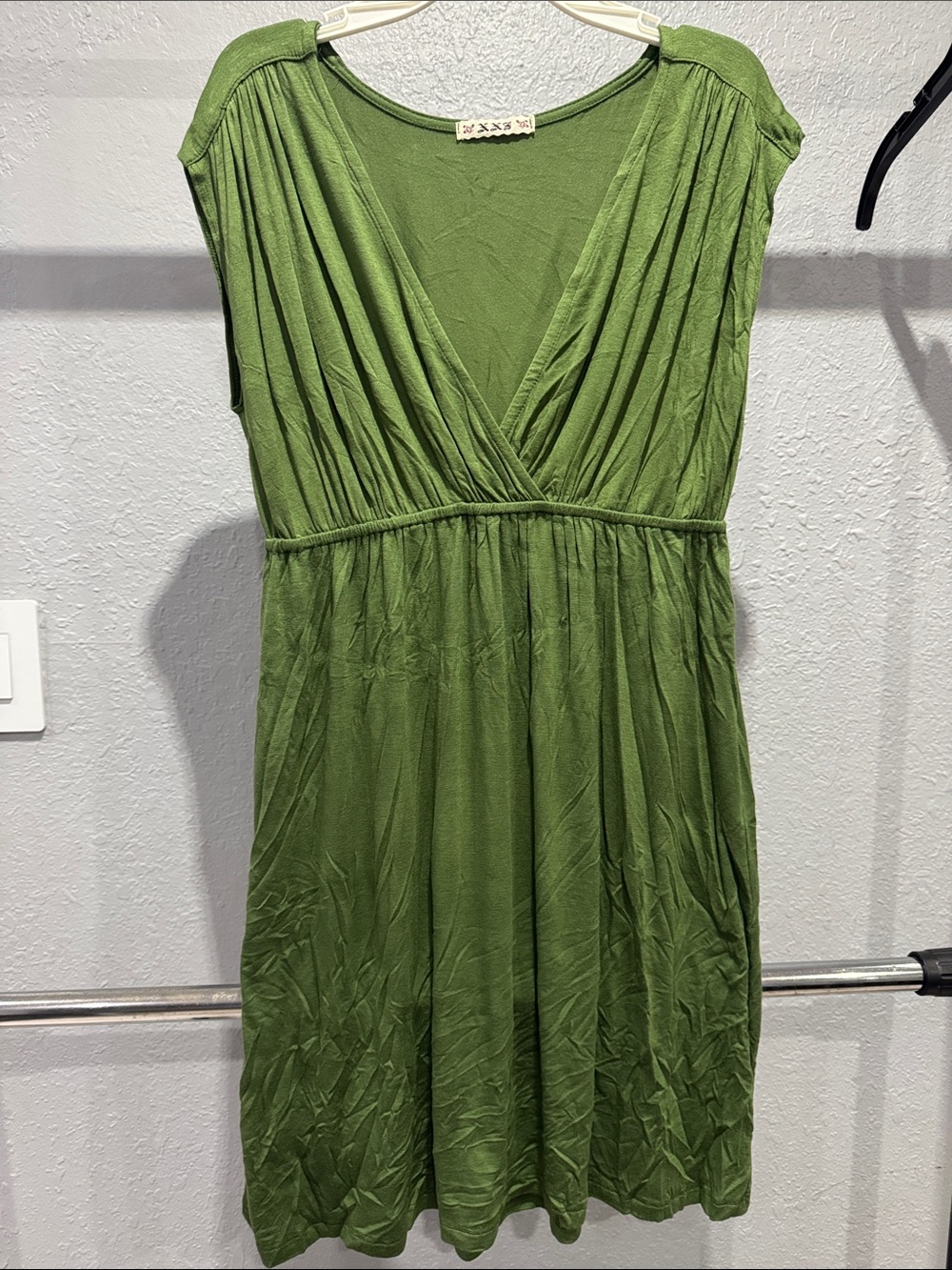 Casual Olive Green V-Neck Gathered Waist Dress